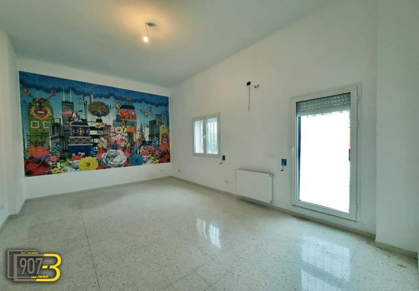 À Louer: Un étage de villa spacieux usage bureautique très bien situé à El Menzah 1