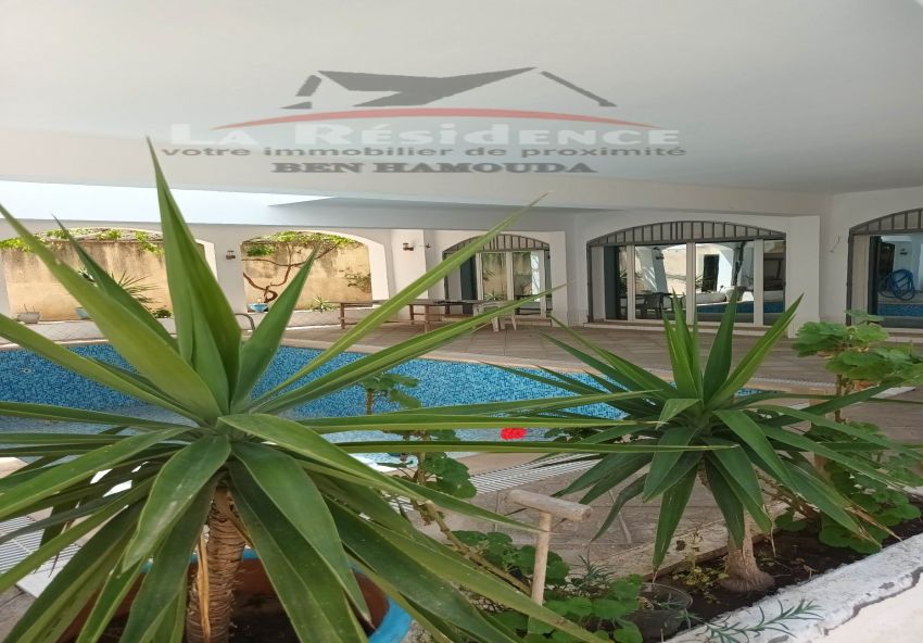 Belle villa avec piscine à corniche Bizerte