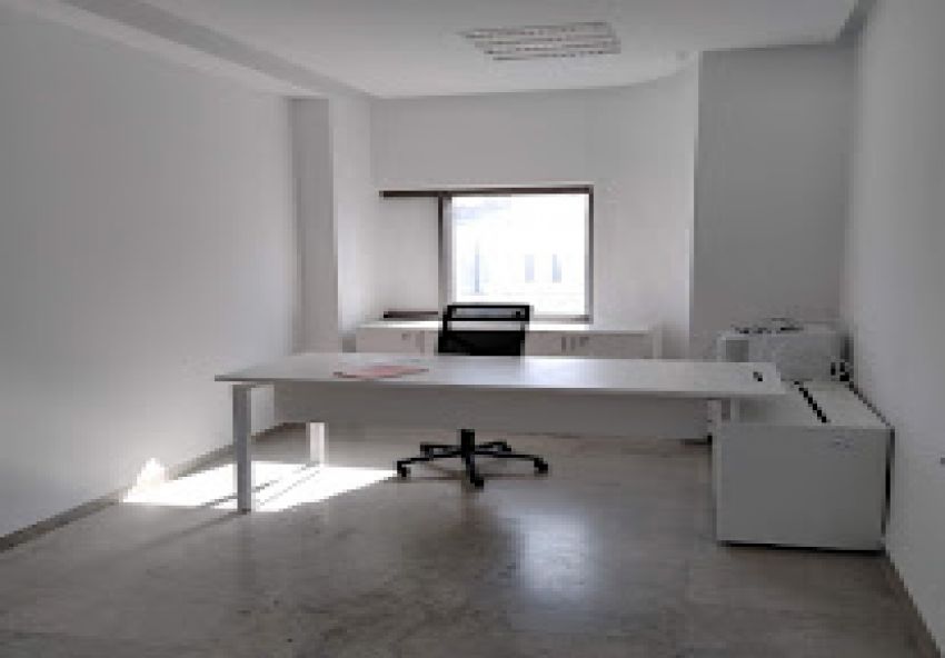 Coquette bureau 190 m² à Charguia 2