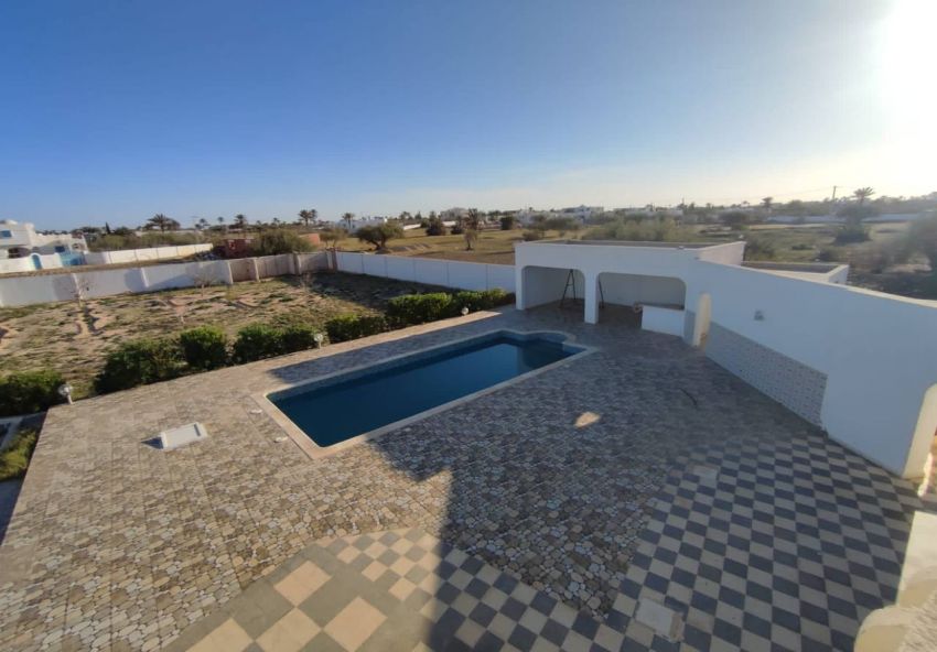 À VENDRE Villa avec piscine  située à Walagh Djerba
